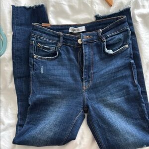 Zara stretchy Blue Skinny Jeans with Stretch and Distressed Details